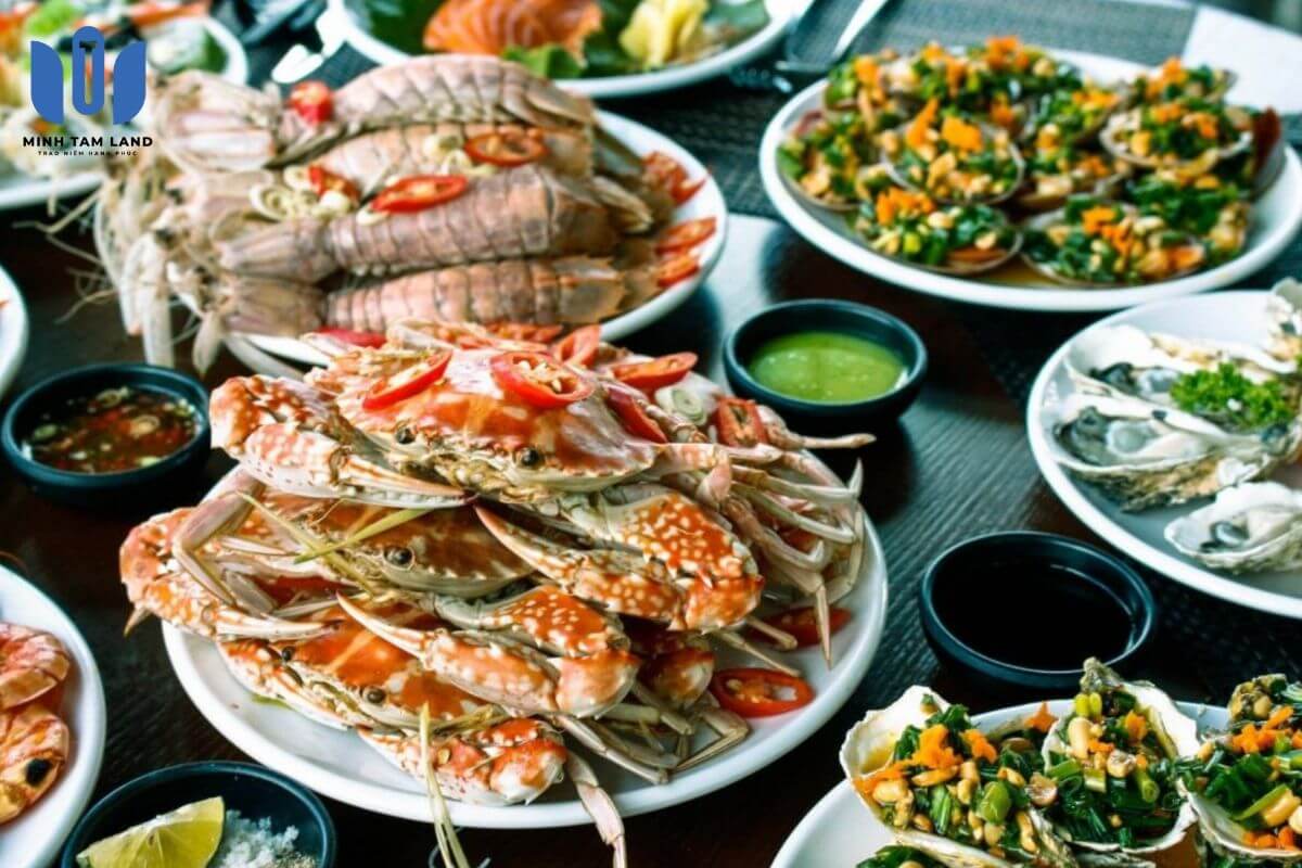 Ăn gì ở Cần Giờ? Lựa chọn mới khi Vinhomes Green Paradise xuất hiện 8 Cần Giờ được xem là “thủ phủ hải sản” của TP.HCM, nơi hội tụ nguồn hải sản tươi ngon bậc nhất Nam Bộ