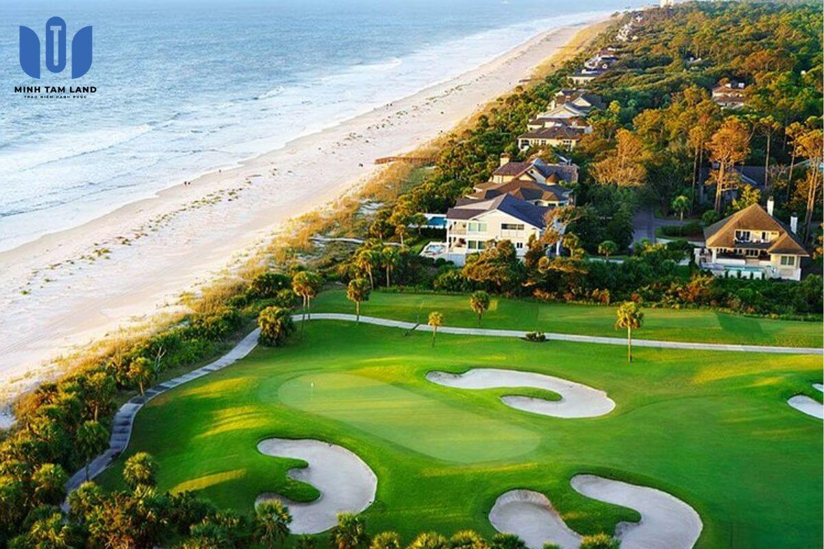 Robert Trent Jones là ai? Huyền thoại sân golf đứng sau Vinhomes Green Paradise 8 Robert Trent Jones Jr. đã để lại dấu ấn trên hàng trăm sân golf danh tiếng toàn cầu