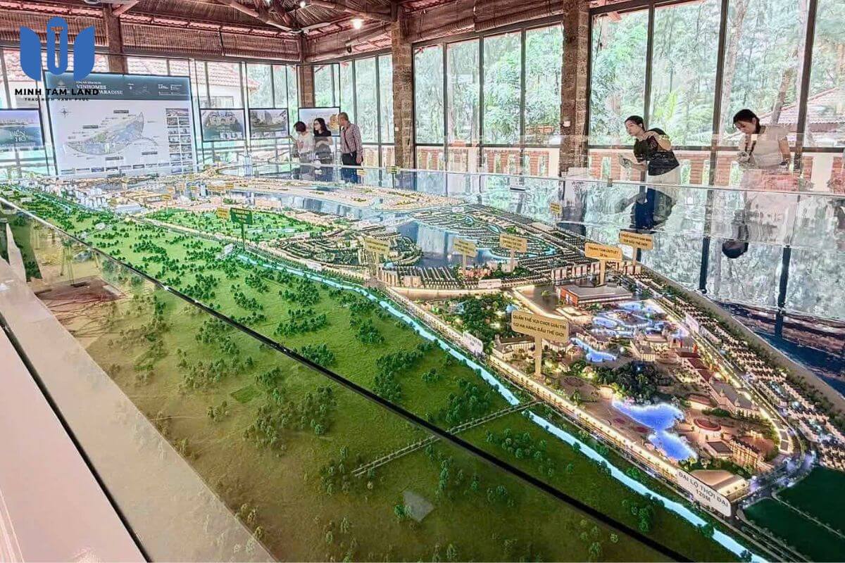 Sa bàn dự án Vinhomes Green Paradise – Bức tranh thu nhỏ tái hiện đô thị biển tương lai 8 Mô hình sa bàn dự án Vinhomes Green Paradise được thiết kế như một “phiên bản sống động”