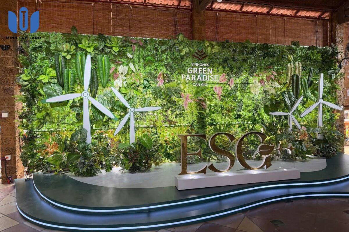 Sa bàn dự án Vinhomes Green Paradise – Bức tranh thu nhỏ tái hiện đô thị biển tương lai 10 Tham quan sa bàn dự án Vinhomes Green Paradise là cơ hội để khách hàng trải nghiệm trực quan