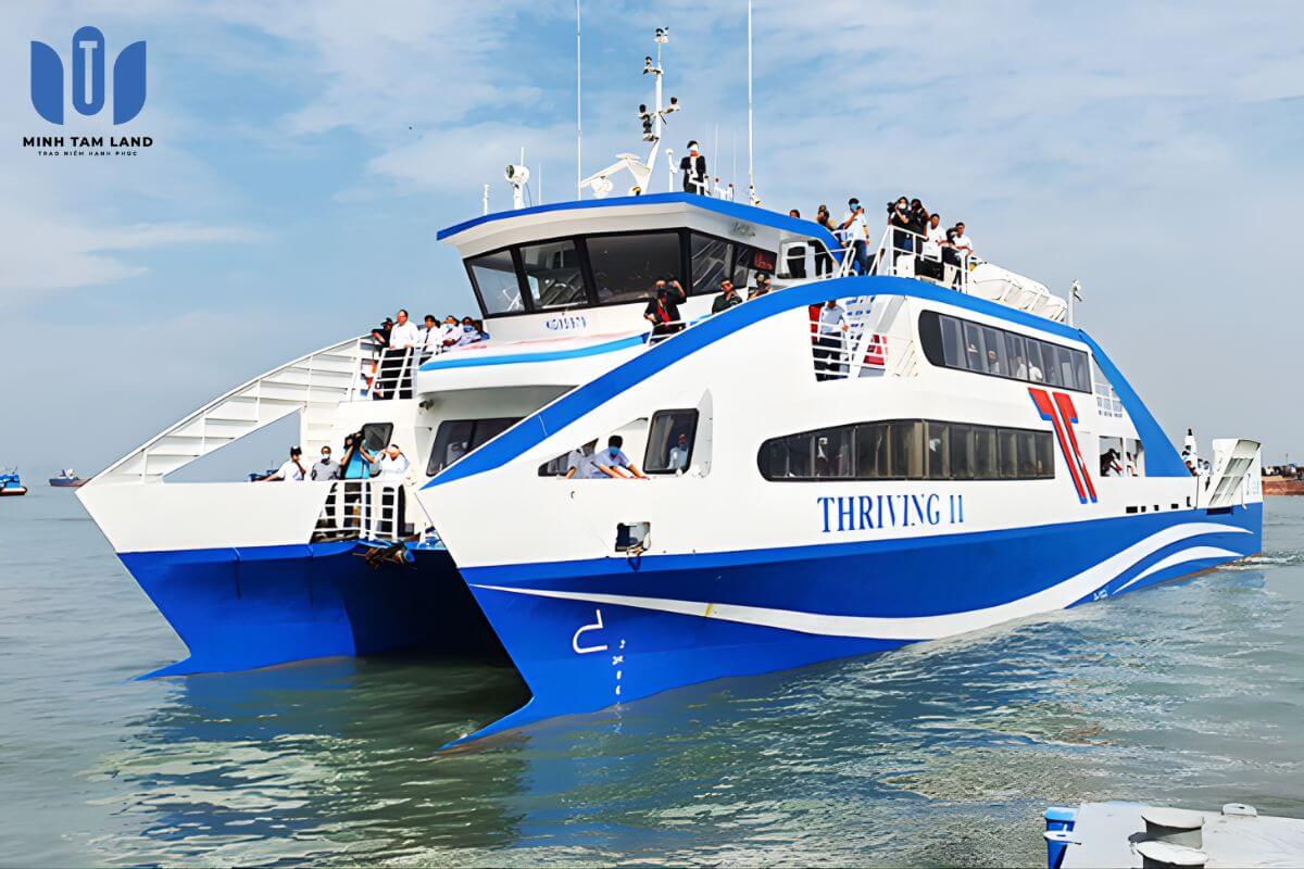 Tàu cao tốc đi Cần Giờ – Hành trình mở lối cho du lịch và đô thị biển phía Nam 9 Tàu cao tốc đi Cần Giờ được xem là đòn bẩy quan trọng giúp Vinhomes Green Paradise gia tăng mạnh mẽ về thanh khoản