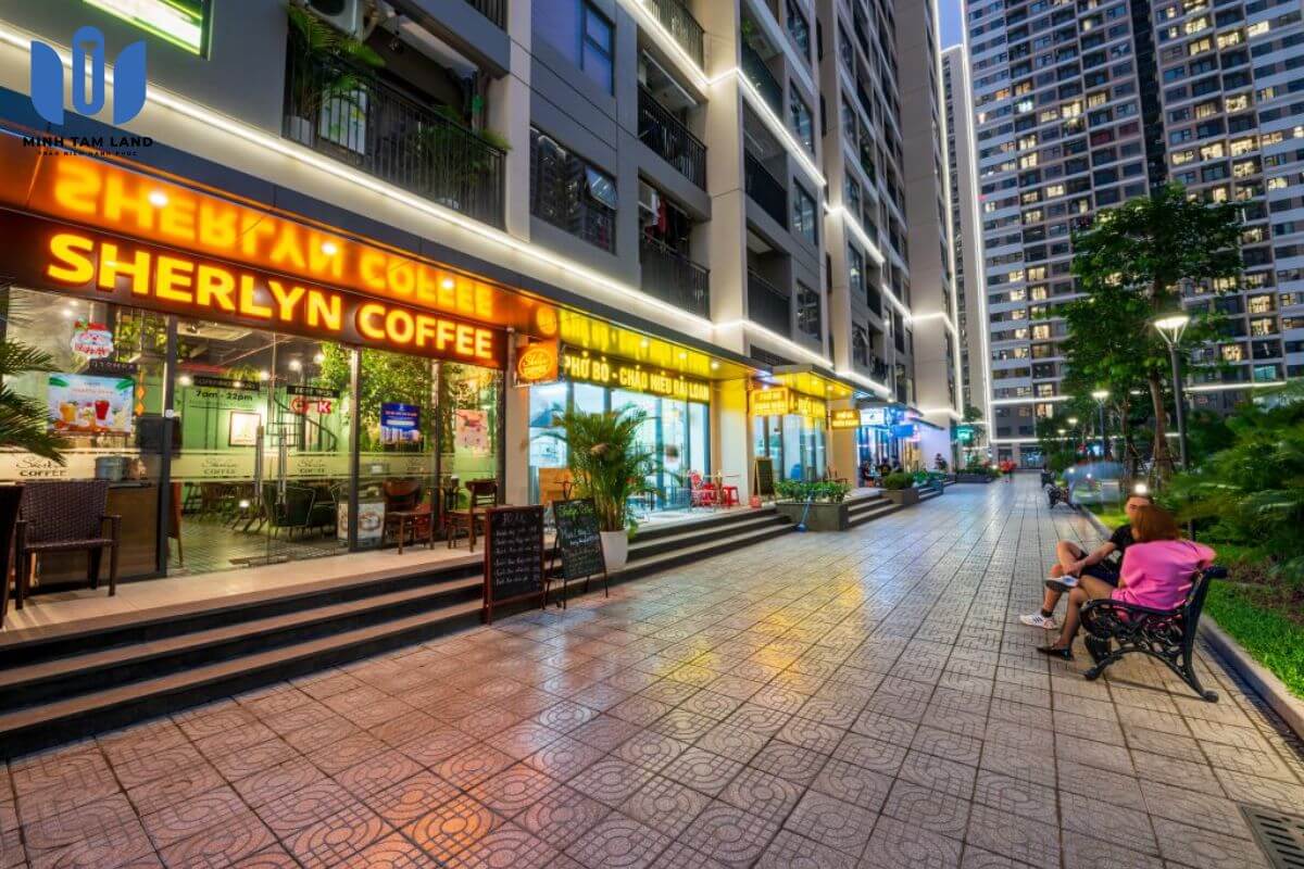 Trung tâm Outlet Vinhomes Green Paradise – Biểu tượng mua sắm mới của đô thị biển 9 Trung tâm outlet Vinhomes Green Paradise đóng vai trò quan trọng trong việc hoàn thiện hệ sinh thái du lịch – khách sạn – giải trí