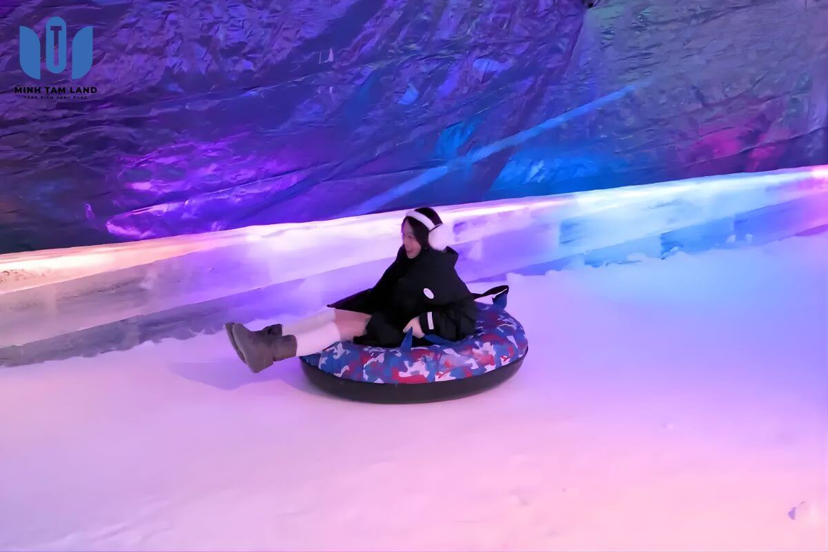 Điều gì khiến Winter Wonderland Vinhomes Green Paradise gây sốt giới đầu tư và du khách? 10 Khu vui chơi trẻ em và làng tuyết Giáng Sinh tại Winter Wonderland Vinhomes Green Paradise