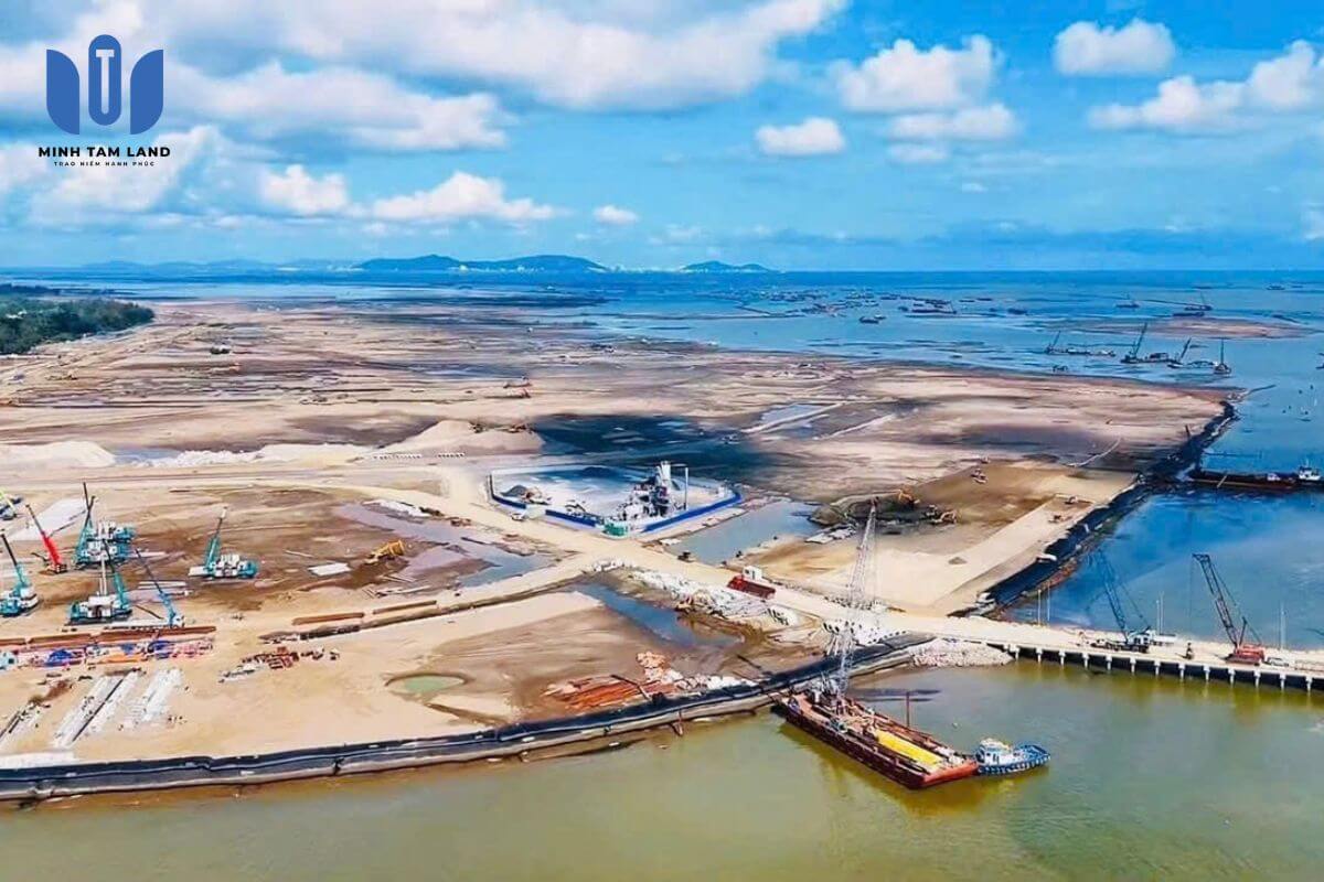 Tiến độ Vinhomes Green Paradise tháng 11/2025 – Công trường tăng tốc thi công ngoạn mục 13 Các tuyến kè bảo vệ ven biển đang được thi công đồng loạt